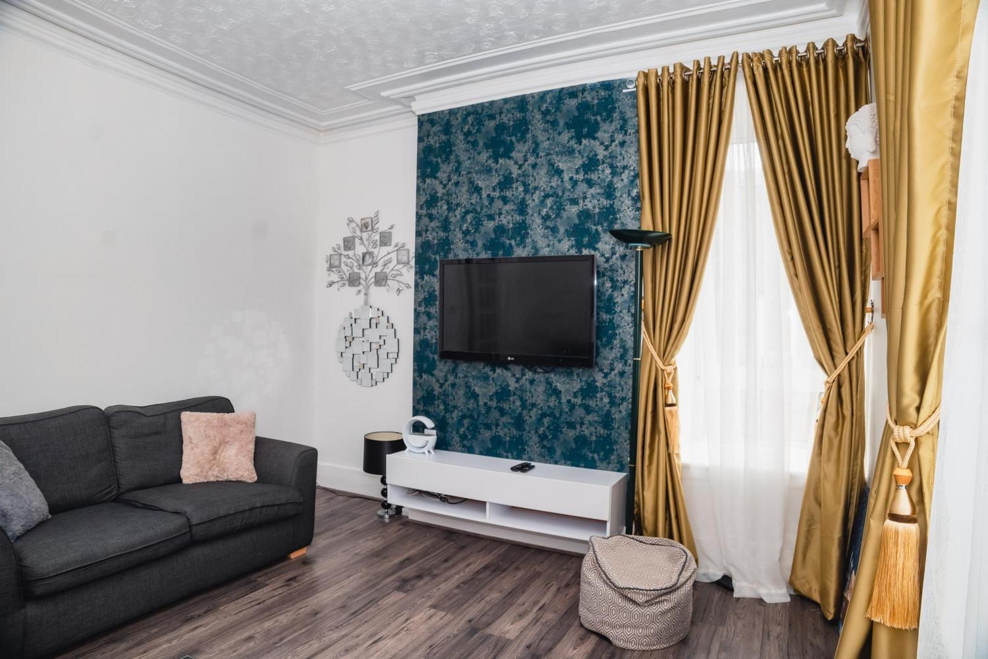 Entire Fabulous 2Bedroom First Floor Flat Located Within Close Proximity To City Centre & University Of Aberdeen With Private Parking Eksteriør billede